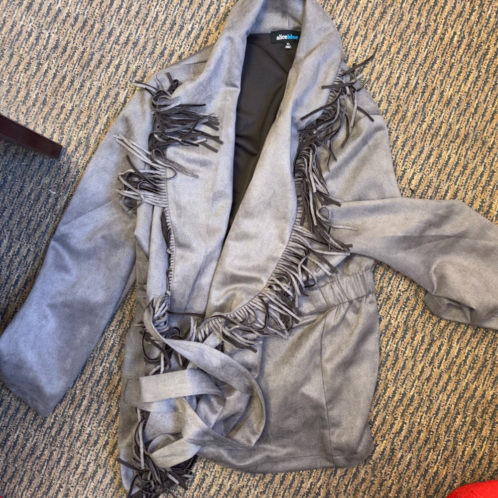 Women’s Size XL Fringed Lightweight Jacket/Sweater